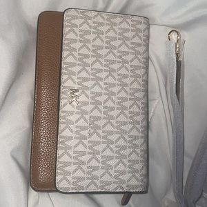 Michael kors crossbody